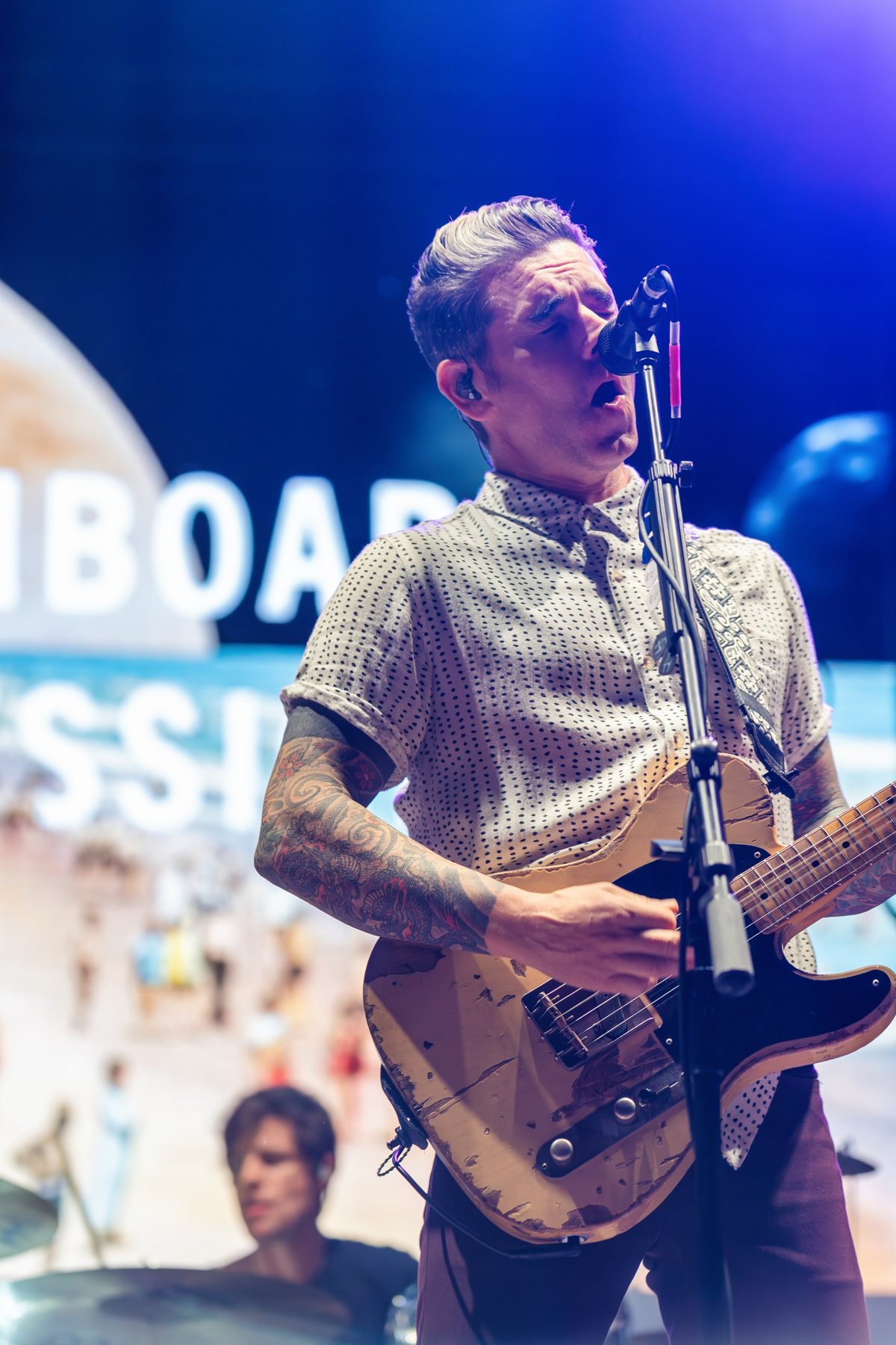 Dashboard Confessional frontman sings in front of the band name on the stage screen — photo by Jimmy Warr